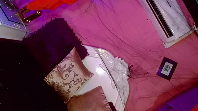 MariahMendezz online show from 27, 10, 2025