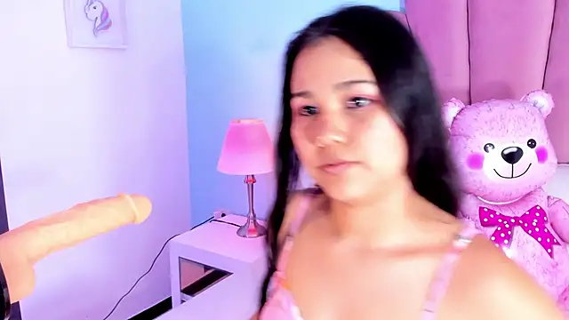 emma clarke  online show from 11, 9, 2025