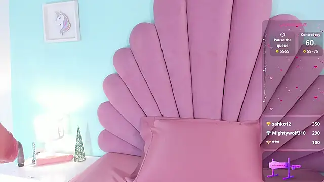 emma clarke  online show from 18, 12, 2025