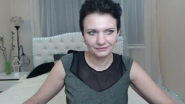 AvaSaturnian online show from 7, 11, 2025