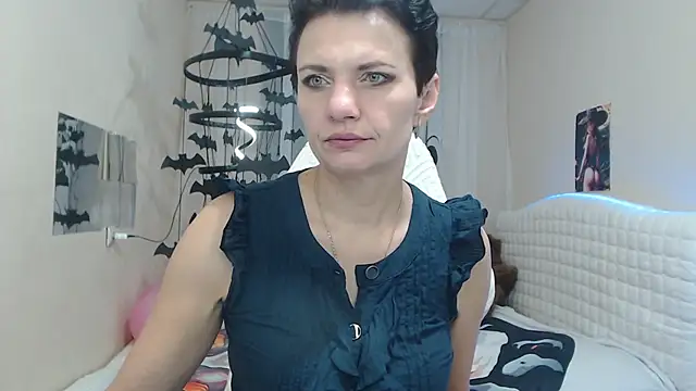 AvaSaturnian online show from 4, 11, 2025