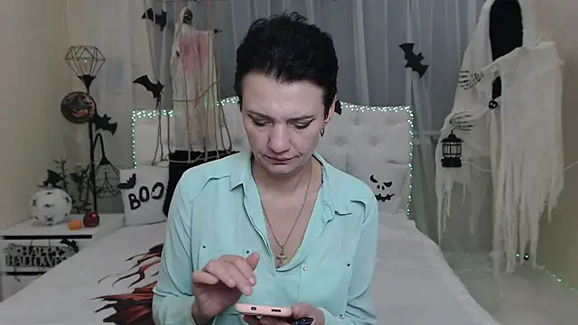 AvaSaturnian online show from 3, 11, 2025