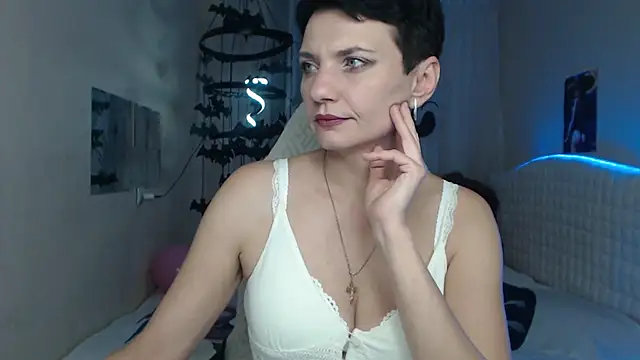 AvaSaturnian online show from 11, 10, 2025