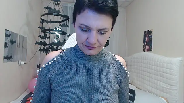 AvaSaturnian online show from 13, 10, 2025