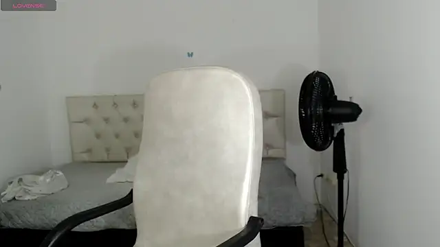 Snapshot of sasha_17_ chatting on 4, 11, 2025 sasha 17 online show from 4, 11, 2025