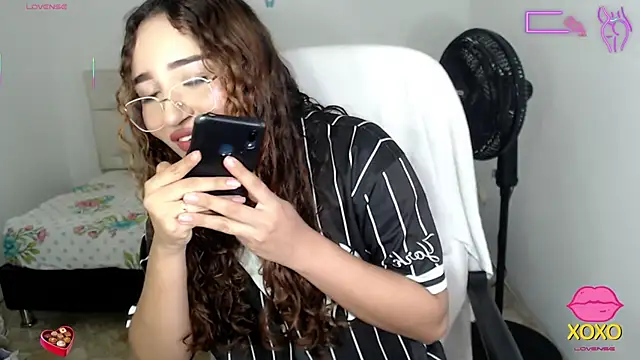 Snapshot of sasha_17_ chatting on 6, 10, 2025 sasha 17 online show from 6, 10, 2025