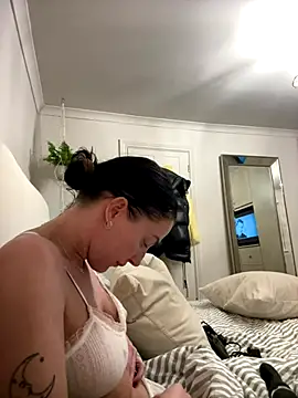 Snapshot of Remirosee chatting on 13, 12, 2025 Remirosee online show from 13, 12, 2025