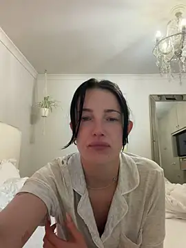 Snapshot of Remirosee chatting on 11, 4, 2026 Remirosee online show from 11, 4, 2026