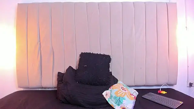 Snapshot of escar_let chatting on 18, 2, 2026 escar let online show from 18, 2, 2026