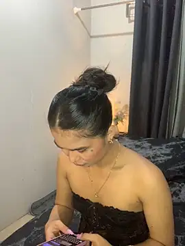 Snapshot of AngelHille chatting on 18, 11, 2025 AngelHille online show from 18, 11, 2025