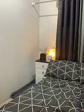 Snapshot of AngelHille chatting on 17, 12, 2025 AngelHille online show from 17, 12, 2025