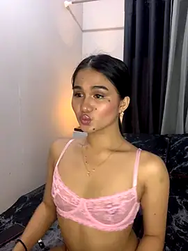 Snapshot of AngelHille chatting on 22, 10, 2025 AngelHille online show from 22, 10, 2025