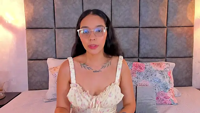 Snapshot of Roseaurora chatting on 4, 7, 2026 Roseaurora online show from 4, 7, 2026
