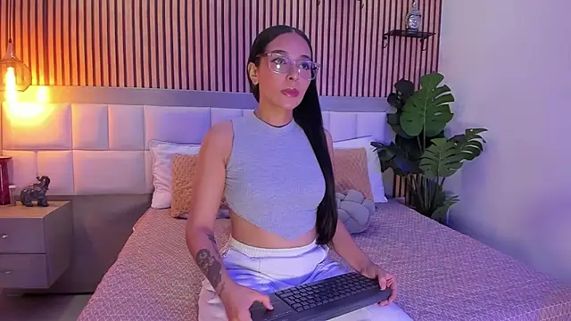 Roseaurora online show from 30, 10, 2025