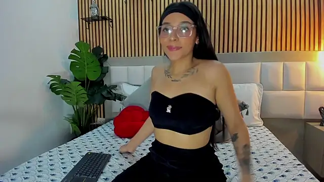 Roseaurora online show from 24, 11, 2025