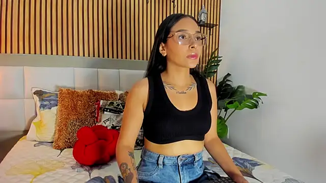 Roseaurora online show from 18, 9, 2025