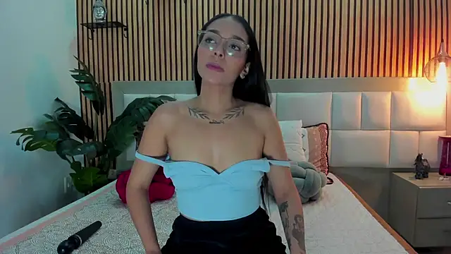 Roseaurora online show from 18, 12, 2025