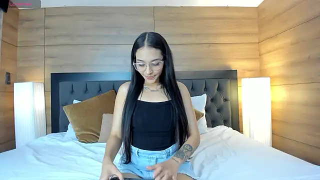 Roseaurora online show from 6, 3, 2026