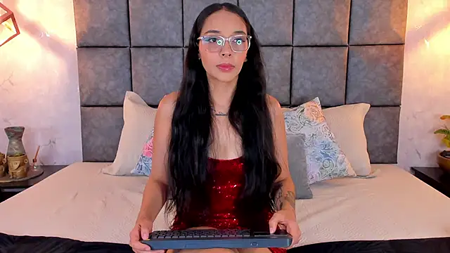 Roseaurora online show from 25, 5, 2026