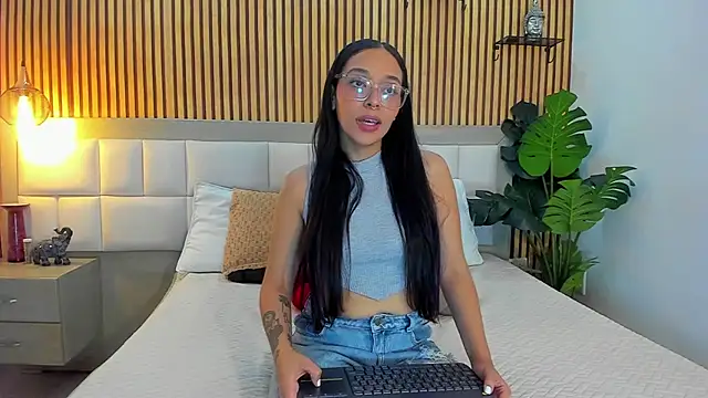 Roseaurora online show from 15, 11, 2025