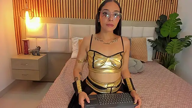 Roseaurora online show from 31, 10, 2025