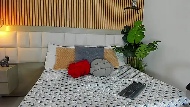 Roseaurora online show from 25, 10, 2025