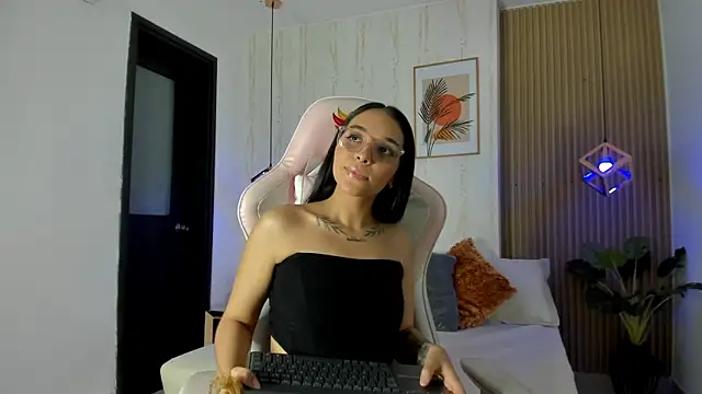 Roseaurora online show from 29, 11, 2025