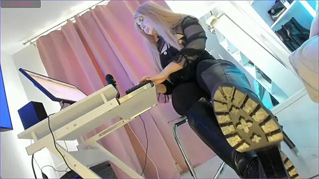 CruelSiren online show from 10, 10, 2025