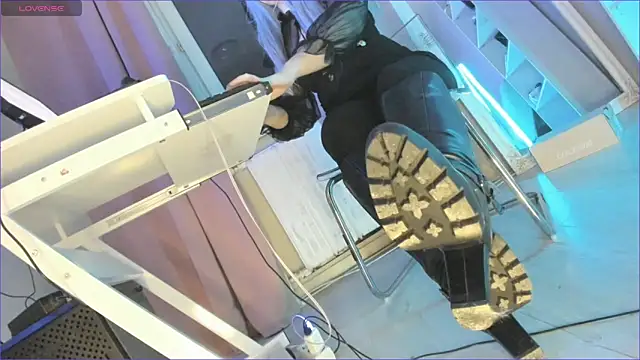 CruelSiren online show from 1, 10, 2025