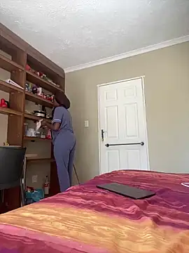 Moonzy77 online show from 3, 10, 2025