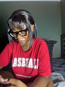 Moonzy77 online show from 5, 3, 2026