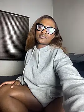 Snapshot of Moonzy77 chatting on 15, 2, 2026 Moonzy77 online show from 15, 2, 2026