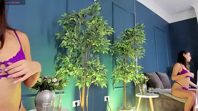 TifannyRay online show from 9, 9, 2025