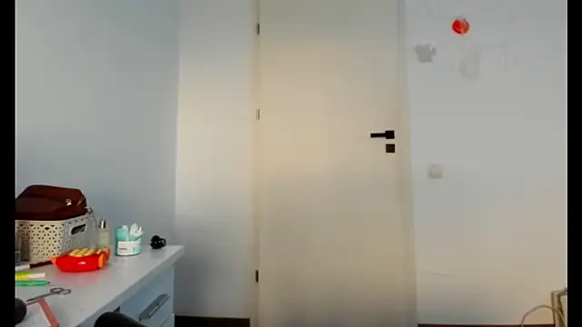 Snapshot of crystalxx18 chatting on 24, 10, 2025 crystalxx18 online show from 24, 10, 2025