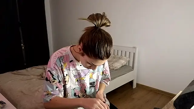 Snapshot of crystalxx18 chatting on 28, 11, 2025 crystalxx18 online show from 28, 11, 2025