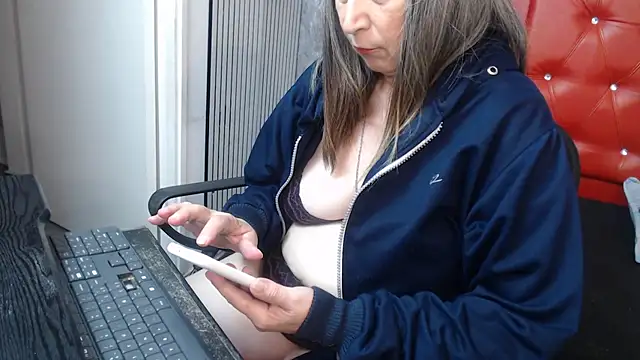 linda  mature online show from 23, 10, 2025