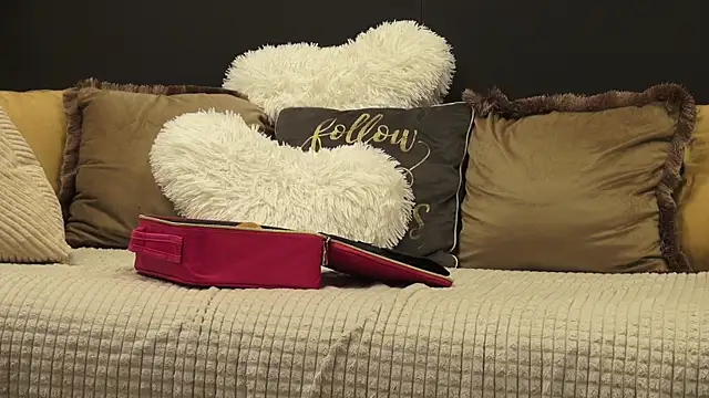 Mia Swano online show from 8, 2, 2026