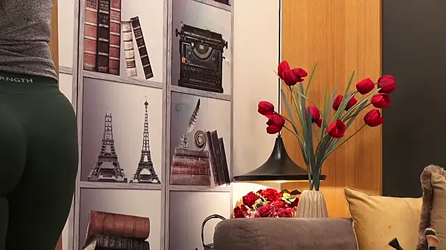 Mia Swano online show from 8, 2, 2026