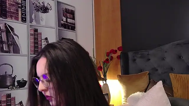 Mia Swano online show from 17, 10, 2025