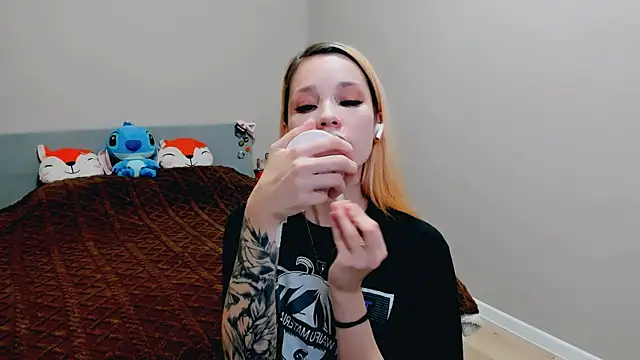 Kitten Alissa online show from 9, 10, 2025