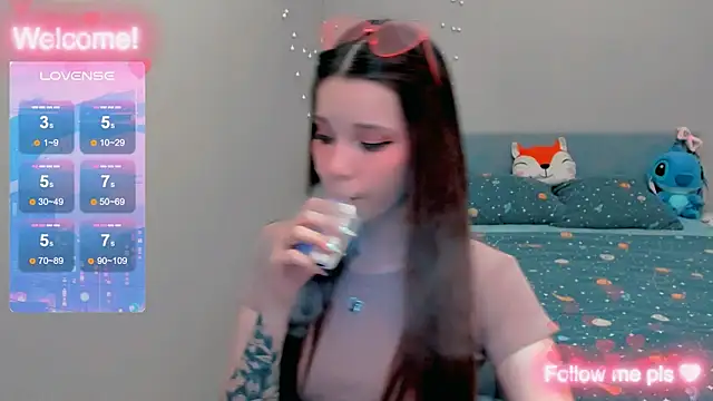 Kitten Alissa online show from 22, 12, 2025