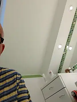 Oldmenhot66 online show from 12, 4, 2026