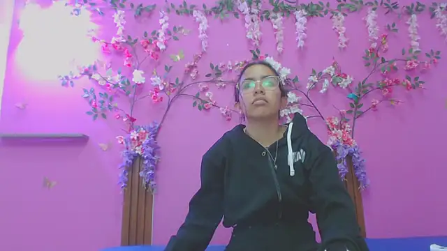 skinnysofia18 online show from 7, 2, 2026