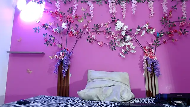 skinnysofia18 online show from 13, 5, 2026