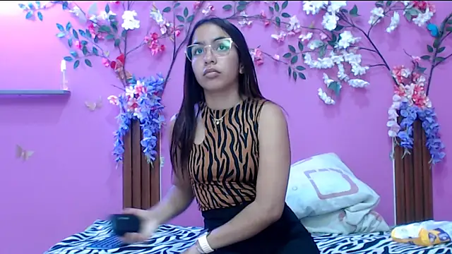 skinnysofia18 online show from 9, 1, 2026