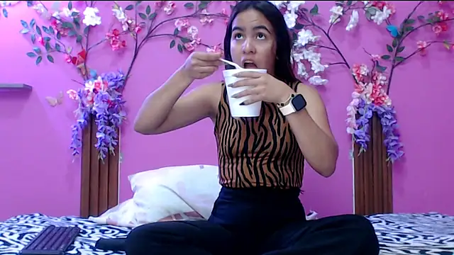 skinnysofia18 online show from 18, 1, 2026