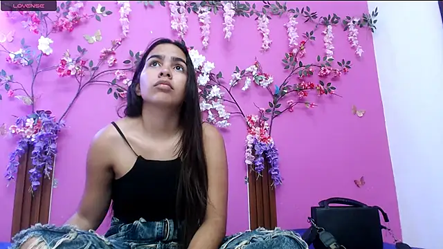 Snapshot of skinnysofia18 chatting on 19, 6, 2026 skinnysofia18 online show from 19, 6, 2026