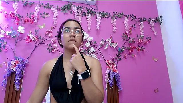 skinnysofia18 online show from 23, 3, 2026