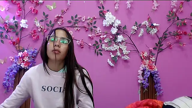 skinnysofia18 online show from 1, 12, 2025