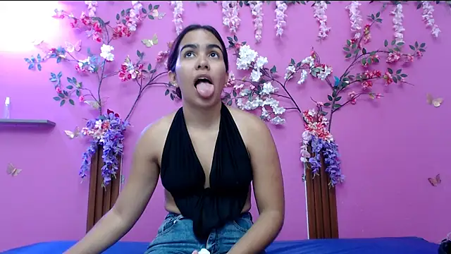 skinnysofia18 online show from 8, 5, 2026